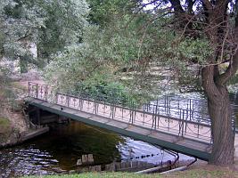 мост в Лапухинском саду