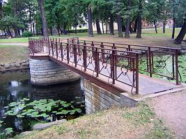 мост в Лапухинском саду